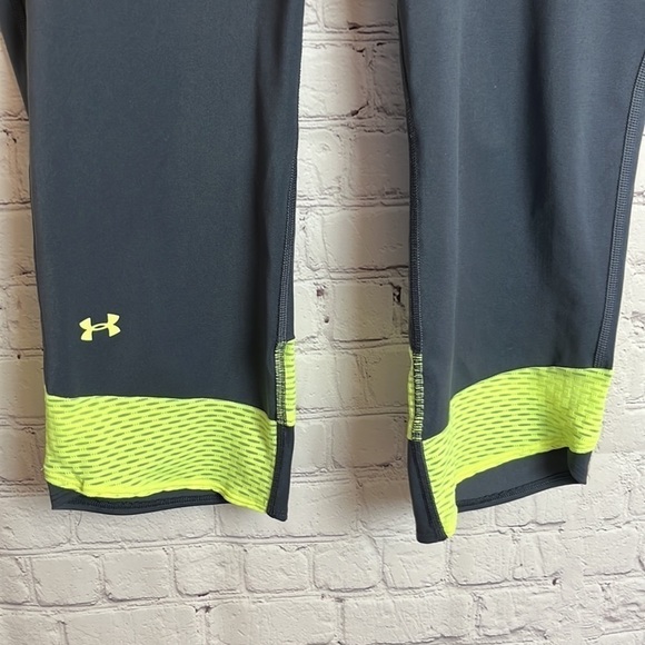 Under Armour HeatGear Compression Style Capri Pants - Picture 3 of 9